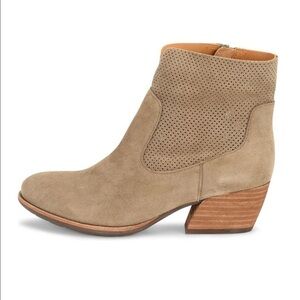 Kork-Ease Sherrill Suede Perforated Ankle Booties Side Zip Like New Size 8